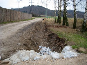 nový svod dešťové vody do kanalizace v horní části obce 03 2015 2